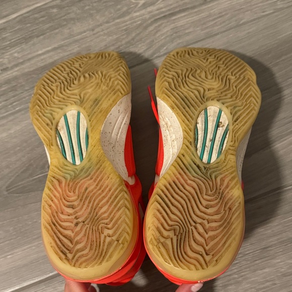 Nike KD Red and Cream Sneakers - Picture 7 of 7
